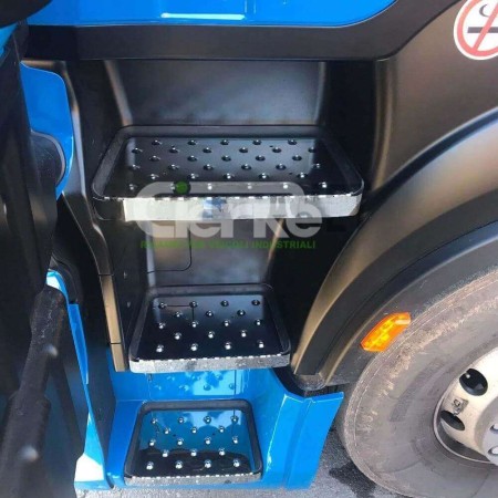 COPERTURA GRADINI IN ACCIAIO INOX IVECO S WAY