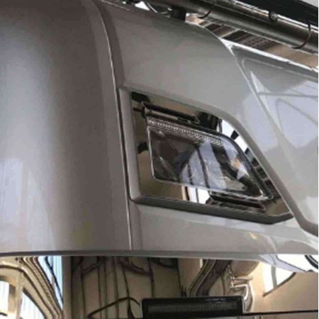 PHARE CONTOUR INOX AU-DESSUS DE LA CABINE SCANIA R-S